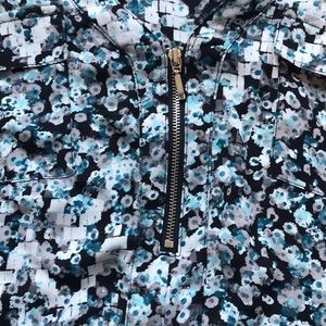 Floral blouse with front zipper and pockets